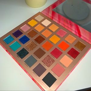 Focallure eyeshadow palette